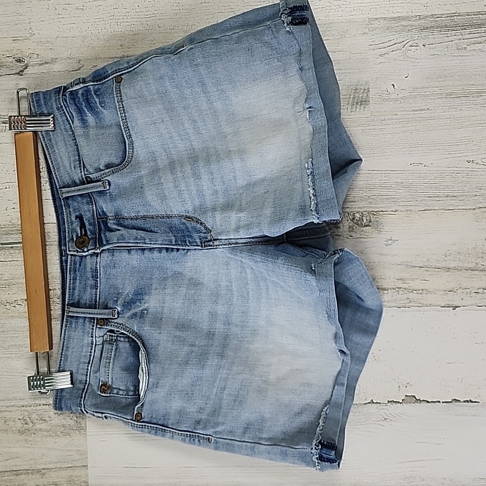 Denizen from Levi's light wash high rise cuffed blue jean denim shorts Size 4